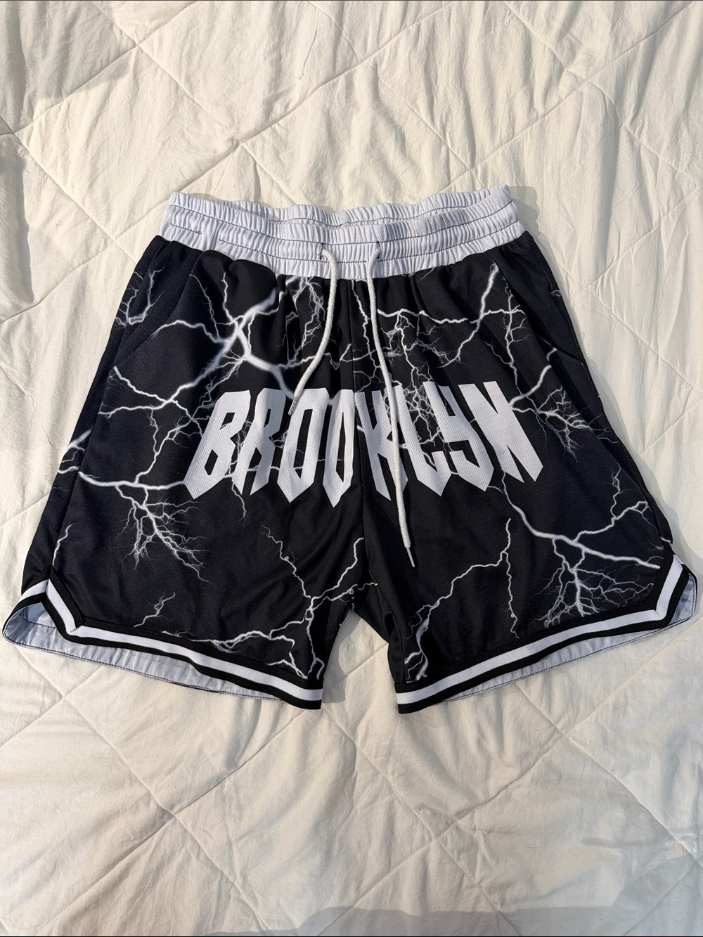 ROMWE Black and White 'BROOKLYN' Lightning Print Men's Athletic Shorts